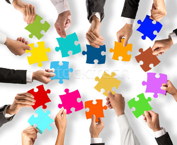 Lavoro di squadra integrazione pezzi del puzzle uomini d'affari colorato business Foto d'archivio © alphaspirit