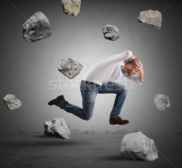 Zakenman crisis lopen steen storm business Stockfoto © alphaspirit