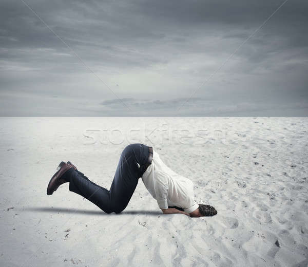 Angst crisis zakenman zoals struisvogel bang Stockfoto © alphaspirit