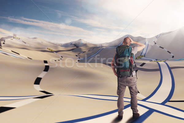 Explorator itinerarul confuz ceas peisaj om Imagine de stoc © alphaspirit