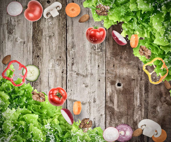 Stockfoto: Gemengd · salade · houten · tomaten · champignons · amandelen