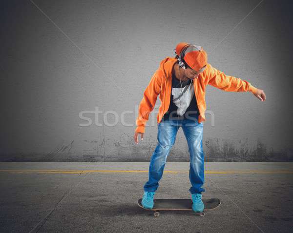 [[stock_photo]]: Patineur · garçon · musique · rue · urbaine · Teen