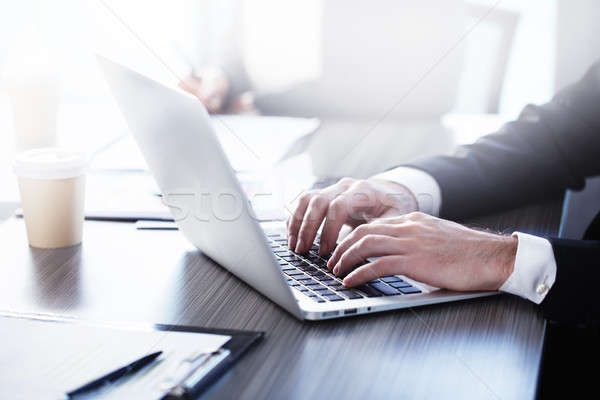 человека рабочих ноутбука интернет разделение служба Сток-фото © alphaspirit