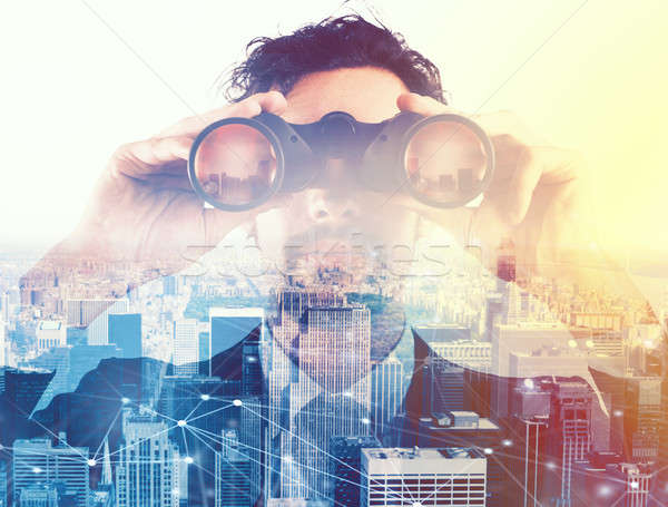 Empresario mirando futuro binoculares ciudad Foto stock © alphaspirit
