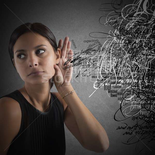 Nieuws wanorde verward vrouw luisteren woorden Stockfoto © alphaspirit