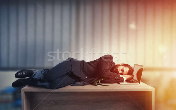 Stock fotó: üzletember · alszik · asztal · alszik · fáradt · számítógép