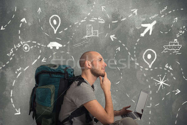 Felfedező tervek új utazás laptop férfi Stock fotó © alphaspirit