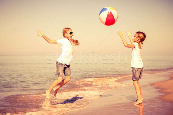 Stock foto: Zwei · Schwestern · spielen · Strand · Tag · Zeit