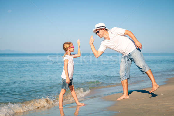 Stock foto: Vater · Tochter · spielen · Strand · Tag · Zeit