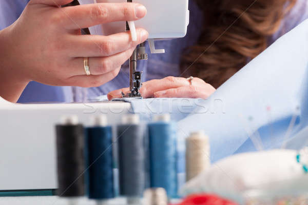 Mãos máquina de costura cor de costura outro Foto stock © Amaviael