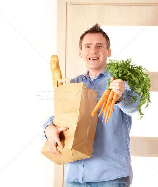 Homme panier pain légumes à l'intérieur papier [[stock_photo]] © Amaviael