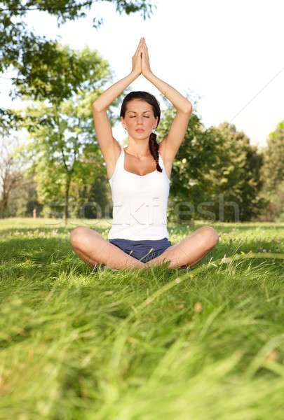 Yoga caucásico mujer ejercicio fuera Foto stock © Amaviael