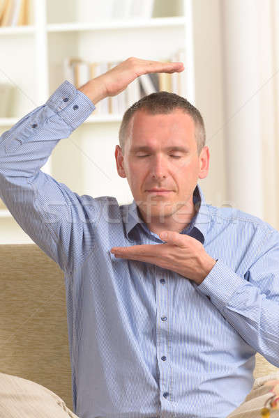 Stockfoto: Man · oefenen · reiki · meditatie · energie · palmen