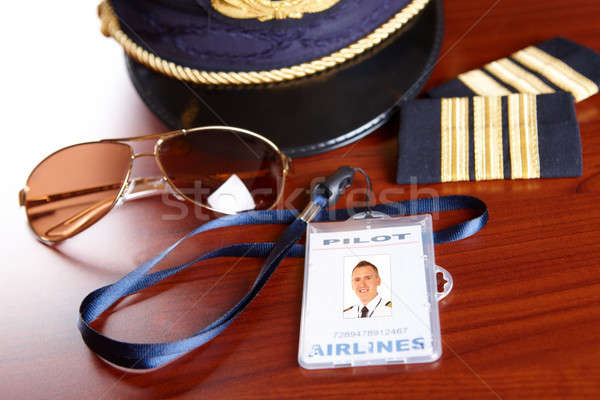 Zawodowych linia lotnicza pilota wyposażenie hat Zdjęcia stock © Amaviael