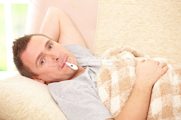 Doente homem febre frio sofá Foto stock © Amaviael