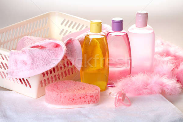 Copil pasă obiecte măsline şampon gel Imagine de stoc © Amaviael
