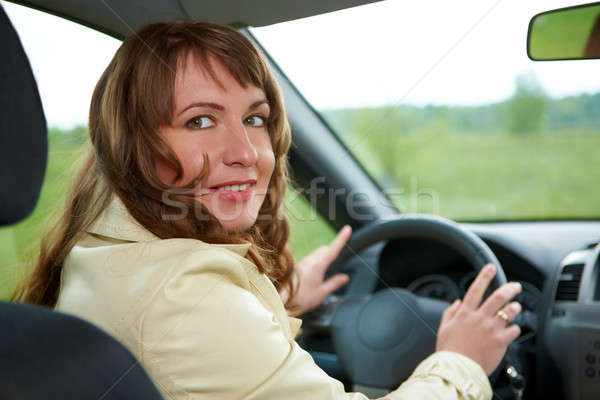 Jóvenes sonriendo mujer hermosa sesión coche nuevo mujer Foto stock © Amaviael