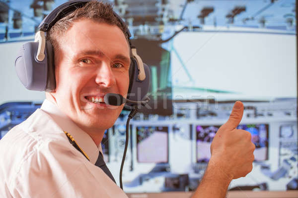 Aerolínea piloto uniforme sesión dentro Foto stock © Amaviael