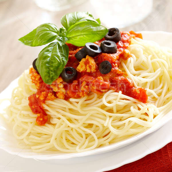 Spaghetti oryginał włoski bazylia czarne oliwki restauracji Zdjęcia stock © Amaviael