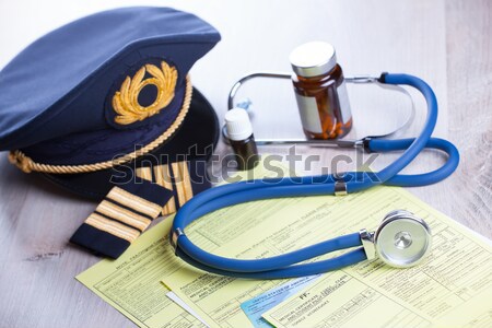 Examen avión documentos médicos piloto Foto stock © Amaviael