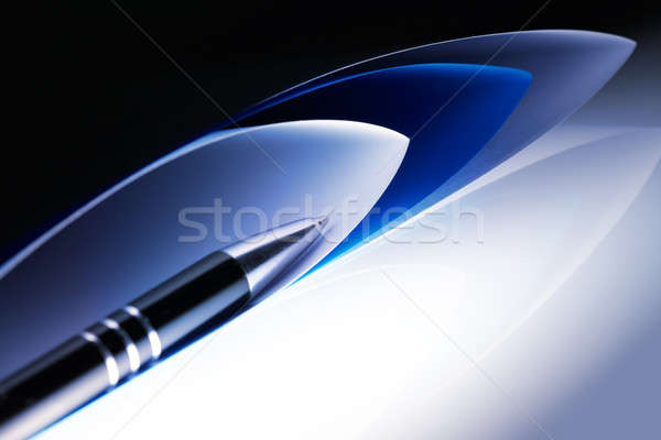 [[stock_photo]]: Stylo · or · papier · fond · éducation · bleu