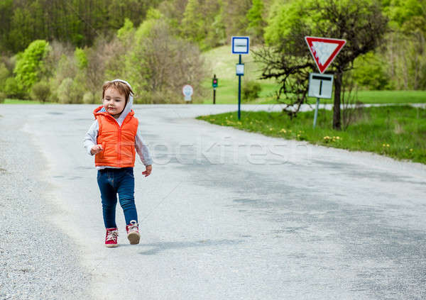 Baby lopen weg kind kid vrouwelijke Stockfoto © amok