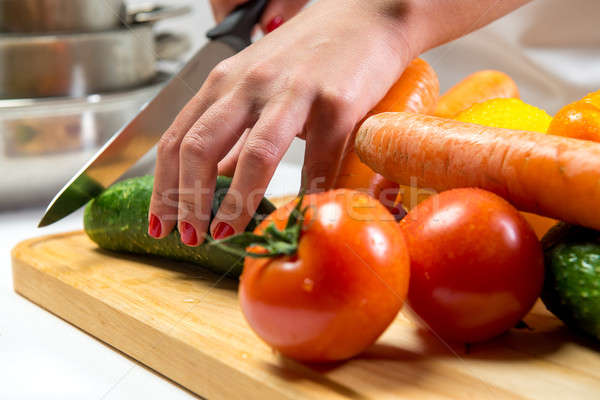 Vrouw groenten salade handen gezondheid Stockfoto © amok