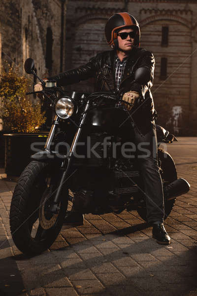 Man vergadering motorfiets buitenshuis sport fiets Stockfoto © amok