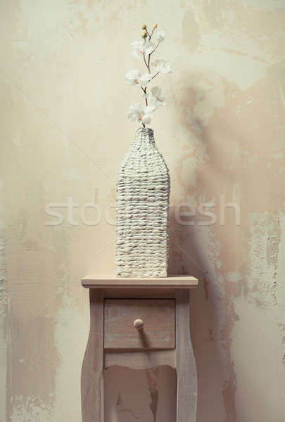 Houten kast witte orchidee naast grunge Stockfoto © amok