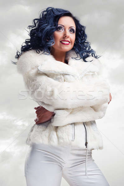 Belle brunette blanche manteau de fourrure femme sourire Photo stock © amok