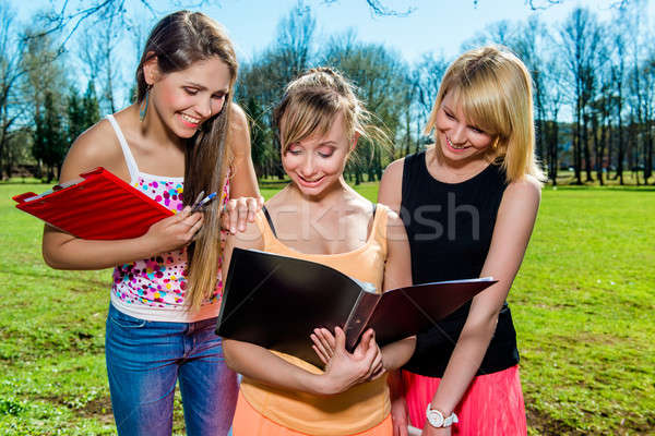 Groupe élèves étudier extérieur femme école [[stock_photo]] © amok