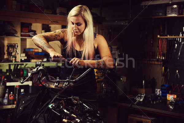 Сток-фото: женщину · механиком · мотоцикл · семинар