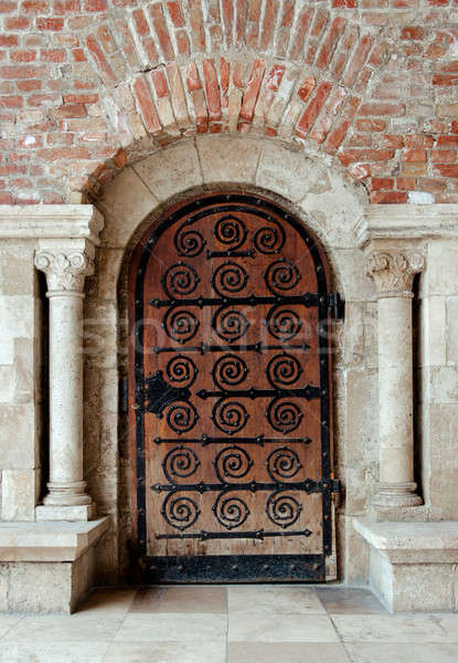 ősi fából készült ajtó Budapest Magyarország fém Stock fotó © amok