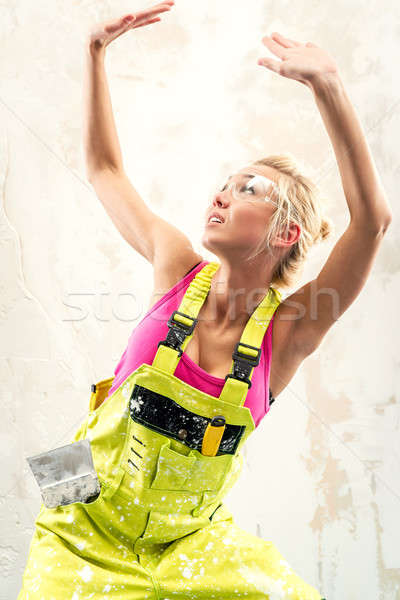 [[stock_photo]]: Homme · travailleur · de · la · construction · mains · mur · travaux