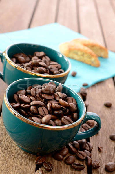 Espresso Kaffeebohnen Luxus Tasse Holztisch Frühstück Stock foto © andreasberheide