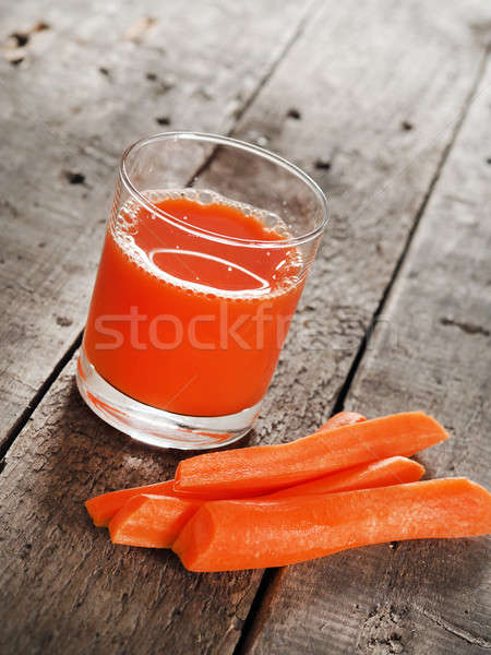 Orgánico jugo zanahorias rústico mesa de madera alimentos saludables Foto stock © andreasberheide