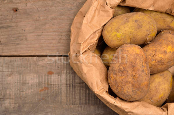 Orgánico patatas rústico mesa de madera fondo Foto stock © andreasberheide