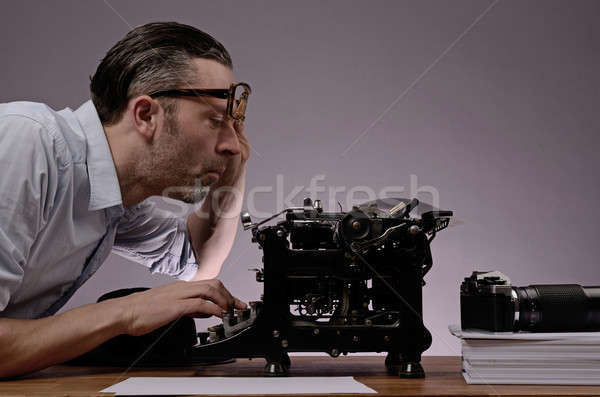 Redaktor pracy starych maszyny do pisania retro kamery Zdjęcia stock © andreasberheide