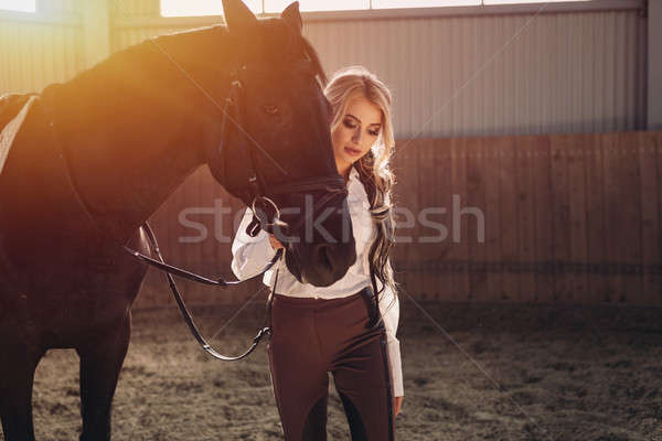 Gyönyörű elegáns fiatal szőke nő lány áll Stock fotó © andreonegin
