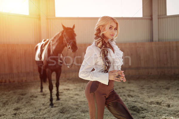 Belo elegante jovem menina em pé Foto stock © andreonegin