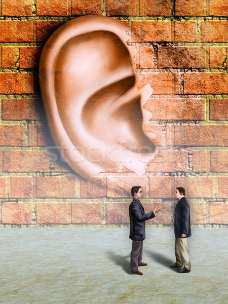 牆壁 耳朵 談話 巨人 耳朵 牆 商業照片 © Andreus