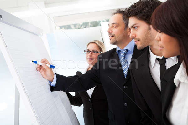 Grupo gente de negocios presentación mirando gráfico rotafolio Foto stock © AndreyPopov