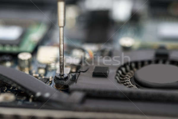 Kişi eller tamir dizüstü bilgisayar anakart Stok fotoğraf © AndreyPopov