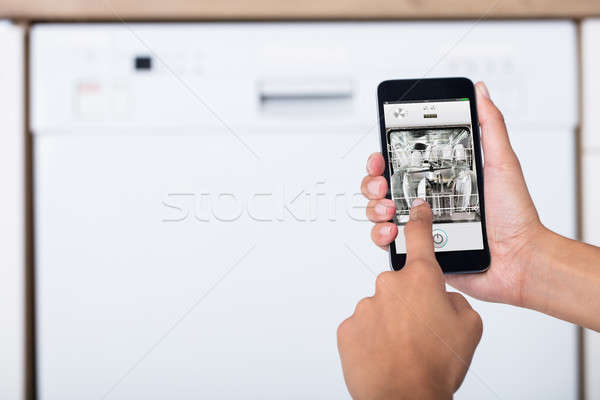 手 食器洗い機 アプリ クローズアップ 携帯電話 ストックフォト © AndreyPopov