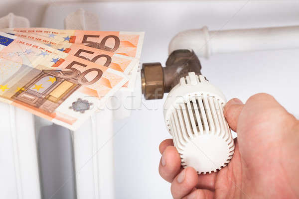 Stock fotó: Férfi · termosztát · Euro · jegyzetek · közelkép · hőmérséklet