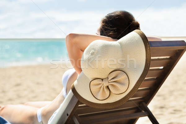 Stockfoto: Vrouw · ontspannen · dek · stoel · achteraanzicht · strand