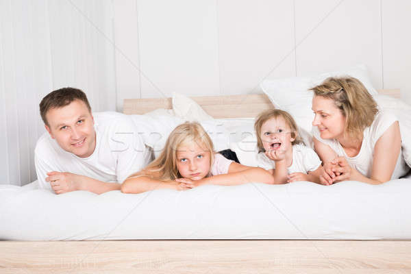 молодые семьи вместе кровать домой детей Сток-фото © AndreyPopov