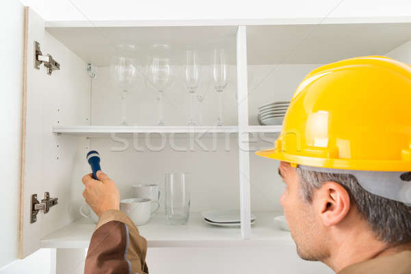 工人 架 手電筒 廚房 房子 商業照片 © AndreyPopov