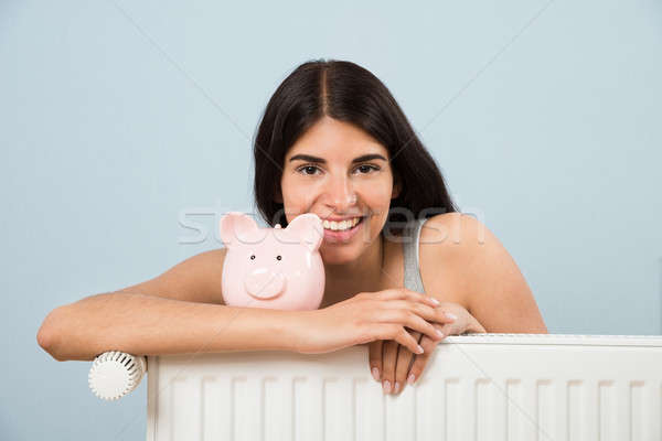 Frau Sparschwein Heizkörper home jungen glücklich Stock foto © AndreyPopov