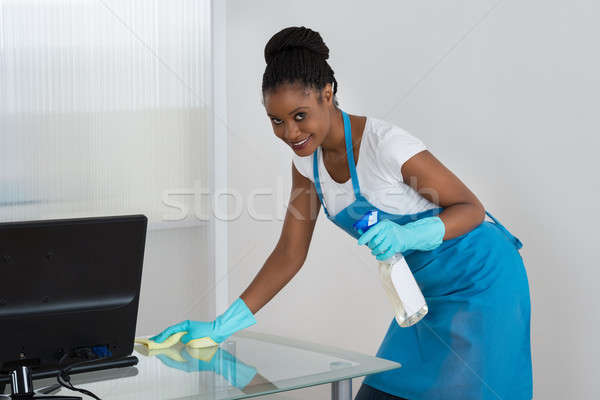 Femme nettoyage bureau rag souriant jeunes [[stock_photo]] © AndreyPopov